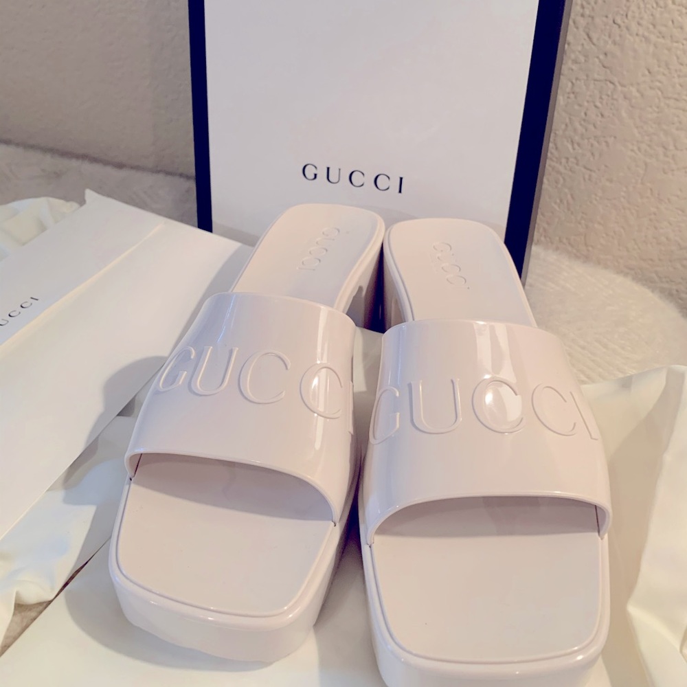 Gucci white rubber slip sandals in size 5